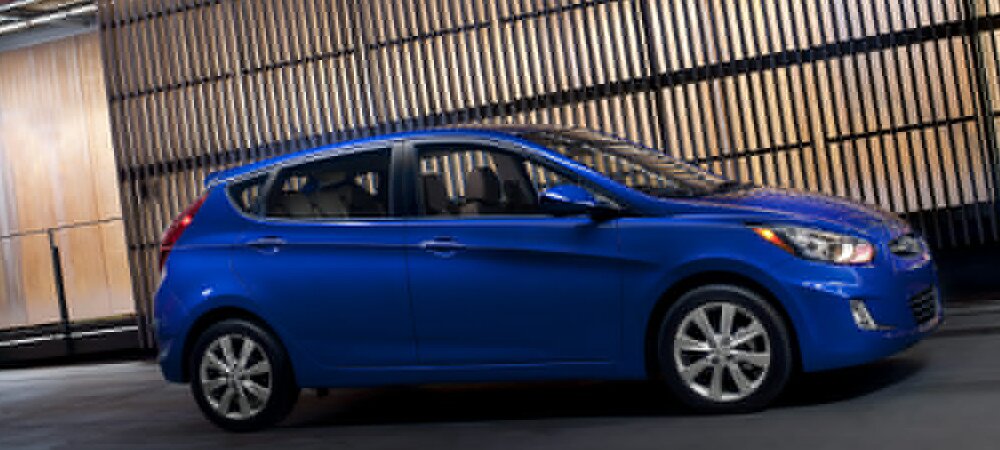 2013-Hyundai-Accent-Hatchback-01